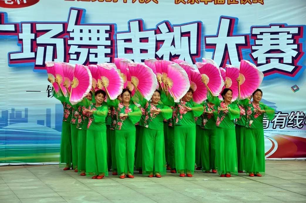 最新广场舞风潮席卷全国，2017年独特魅力展现