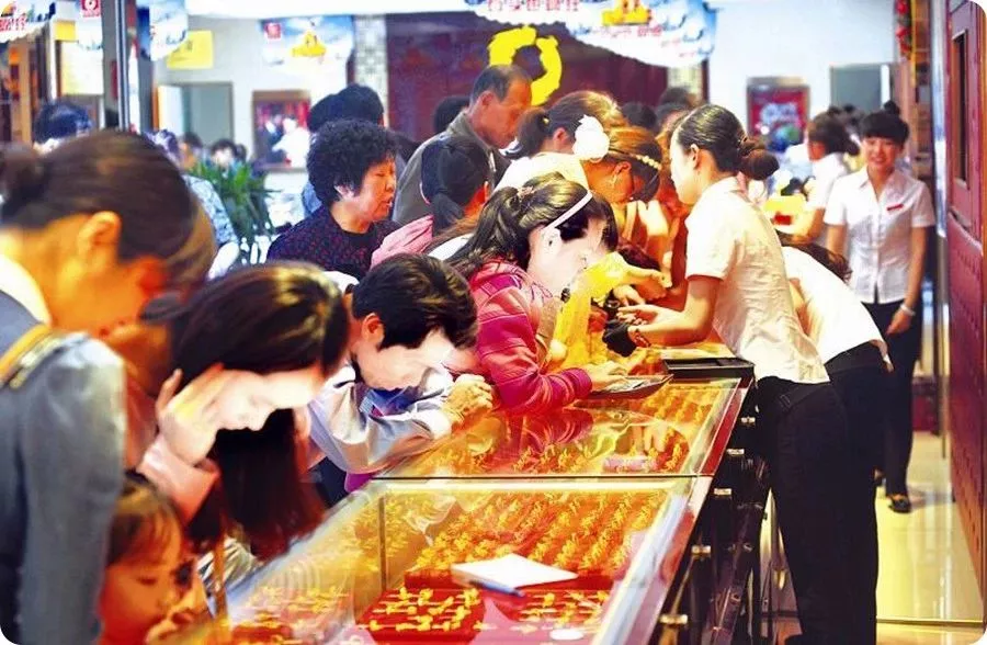 金饰大涨与闭店潮