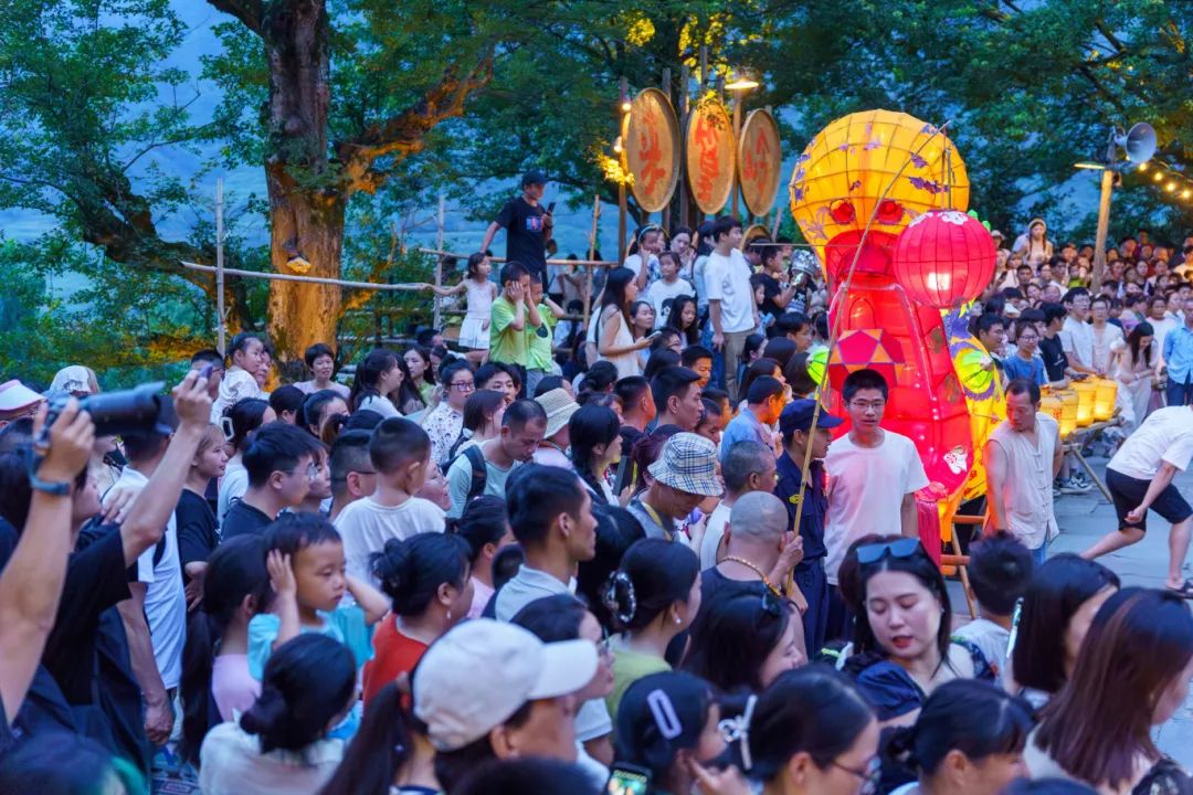 秋游登高热度持续升温，传统与现代交融的户外盛事盛典开启！