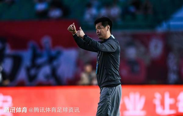 沧州主帅李霄鹏，一分之幸运与足球场的温情纽带日常纪实