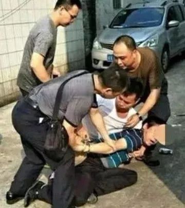 小巷深处的秘密故事