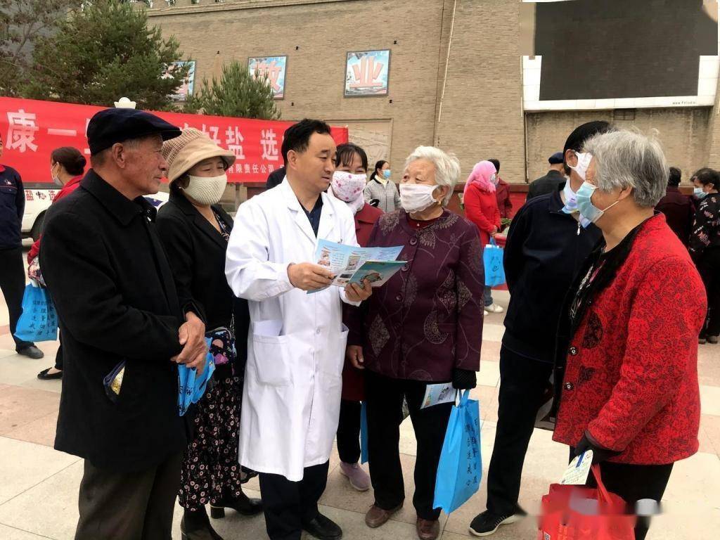特朗普要求军机军车护航，权力体现还是必要行动？