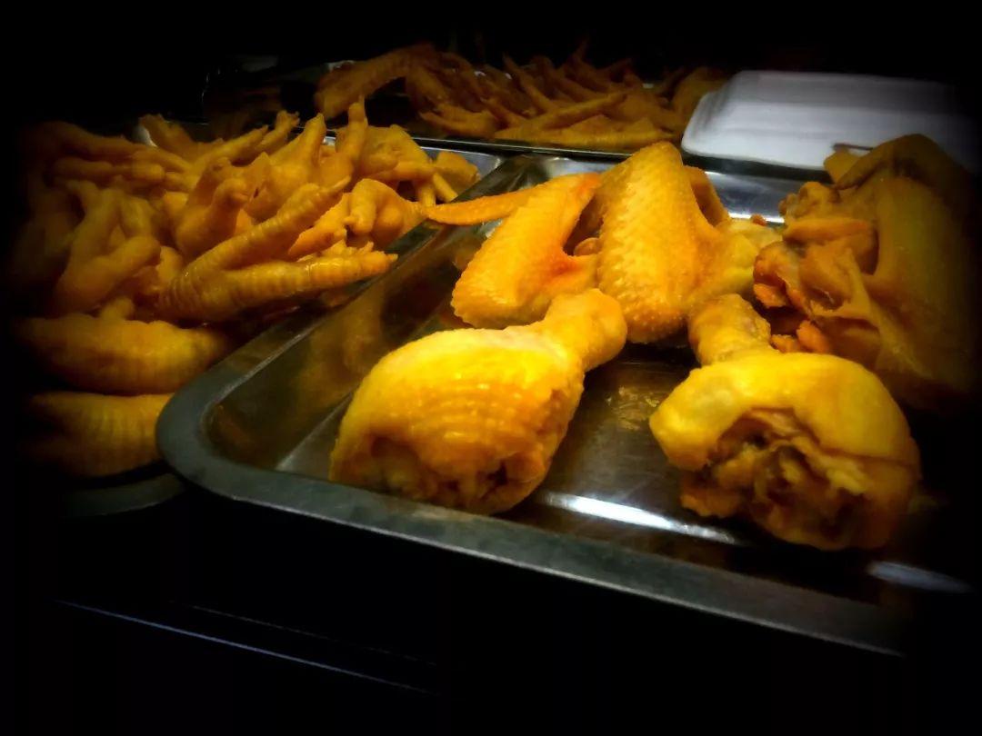 小巷深处的独特风味小店