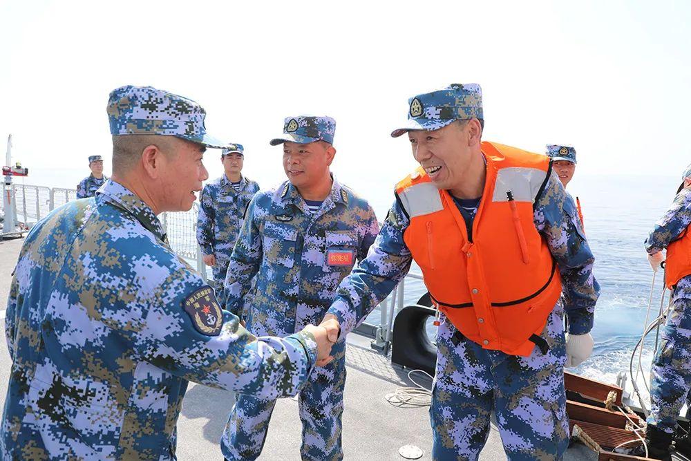 亚丁湾最新护航海军动态，海军力量展现荣耀风采