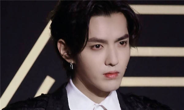 吴亦凡事件最新进展，逆风翻盘的励志故事，展现自信与力量的变化