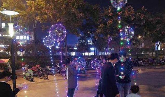 夜市缤纷璀璨气球，引领潮流新风尚