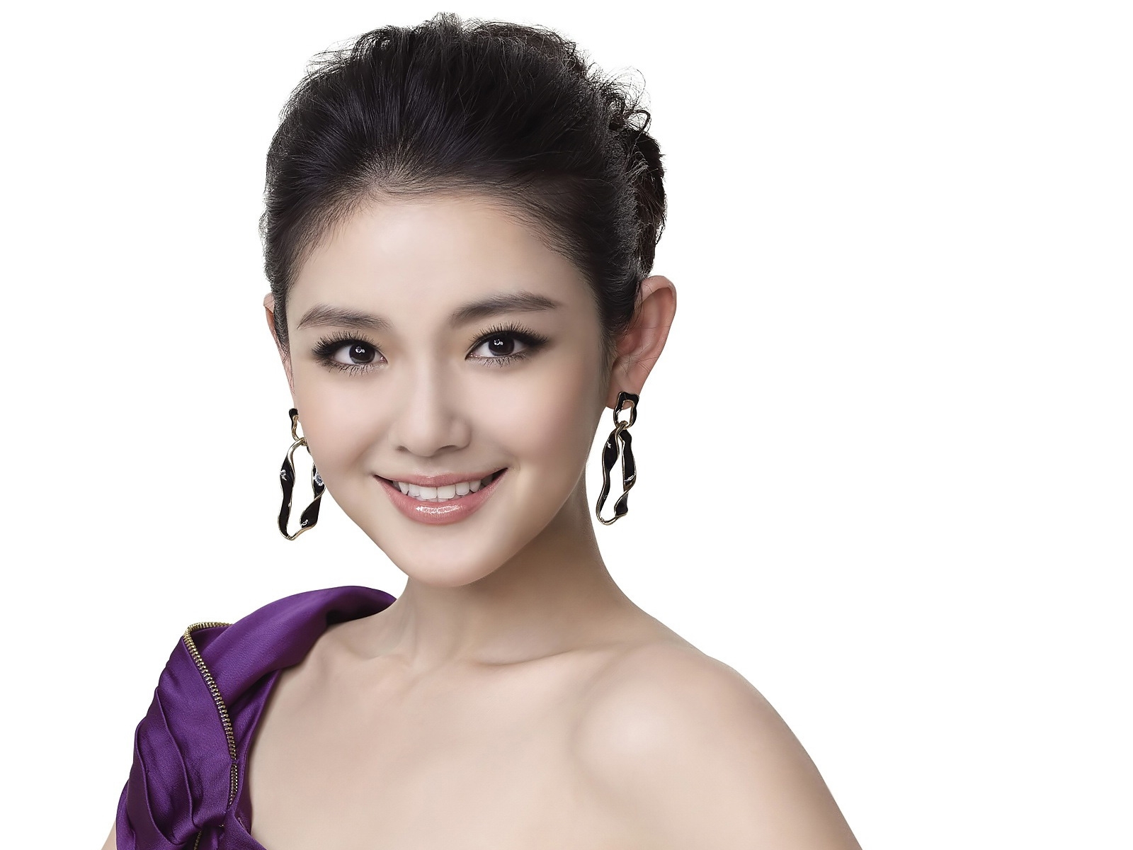 演员黄美贞的自然之旅，探寻内心宁静与笑声的旅程